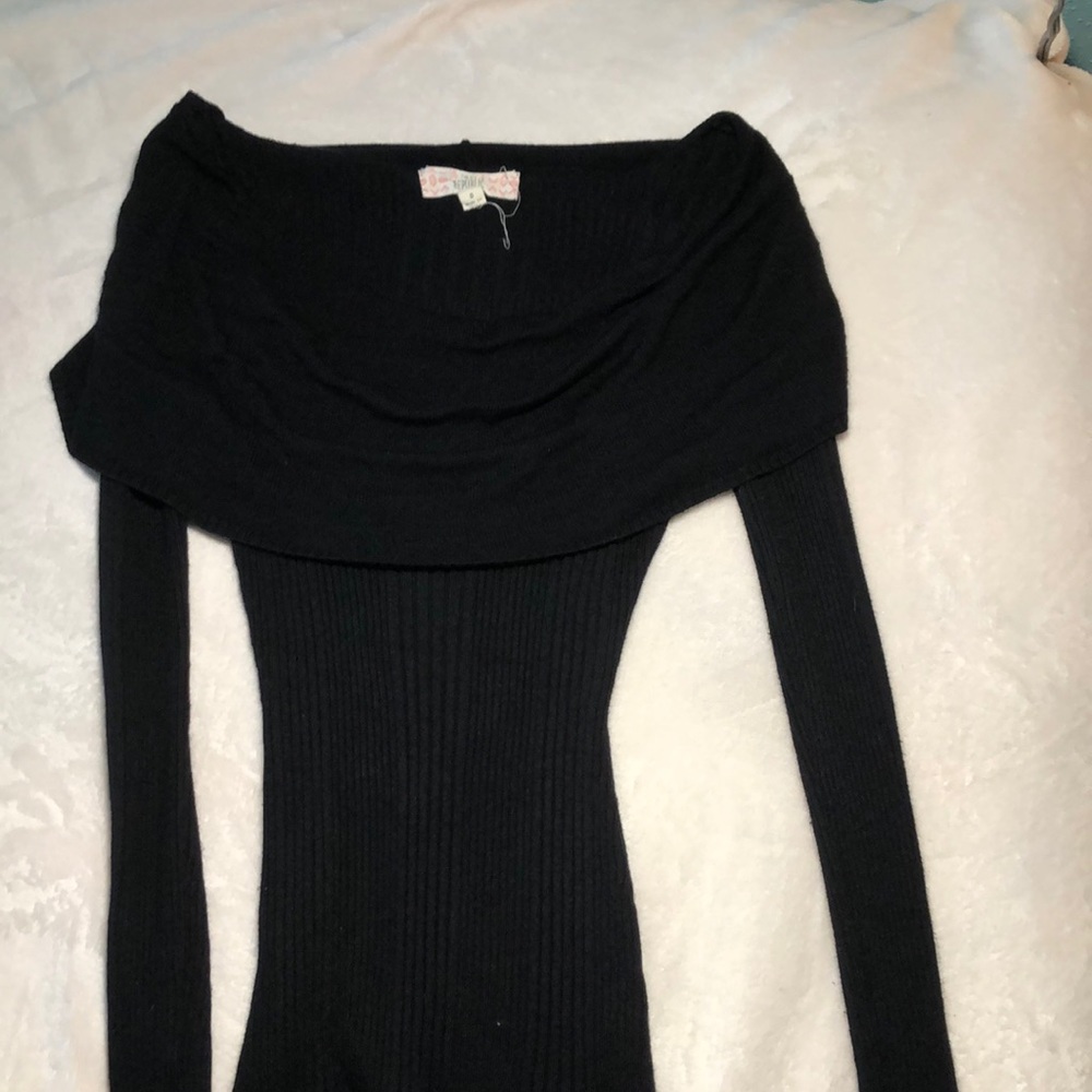 Off the shoulder long sleeve